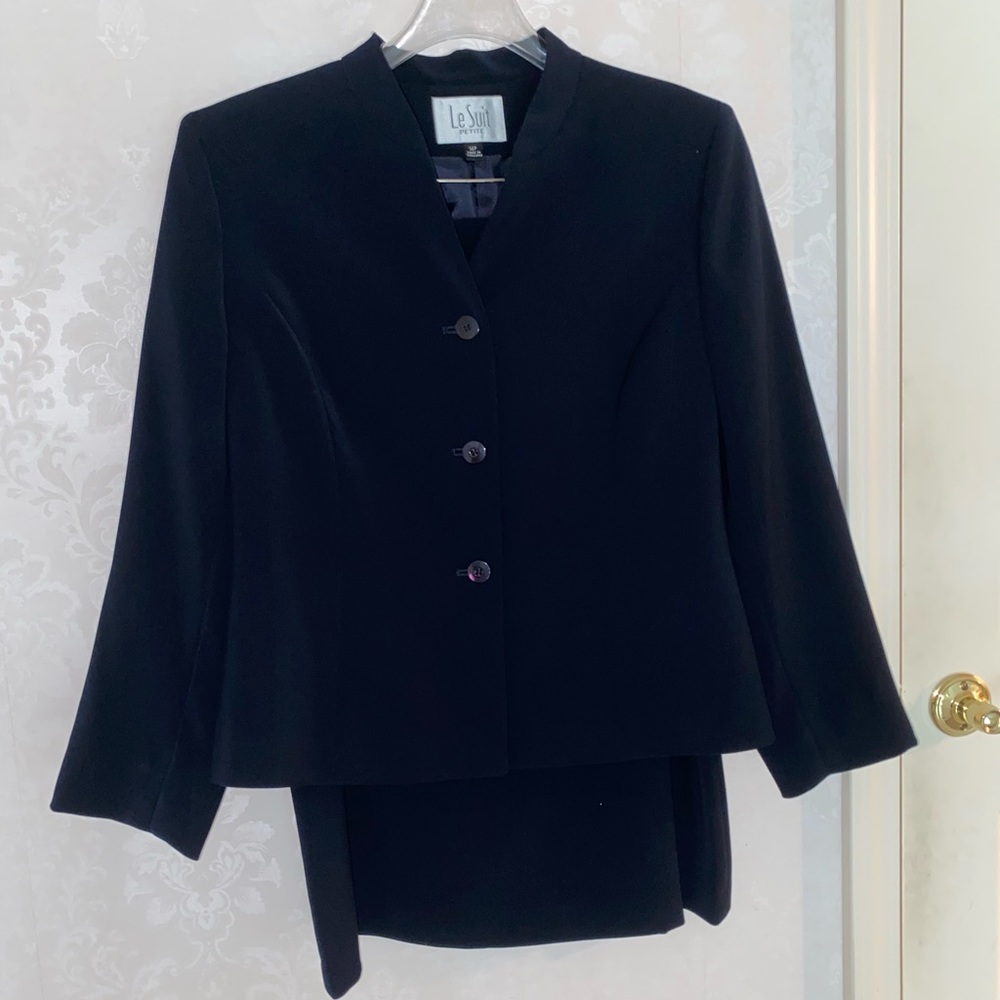 LeSuit jacket and skirt